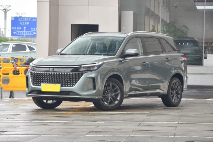 同是插混SUV，续航更长、空间更大的蓝电E5不比启辰大V DD-i香？